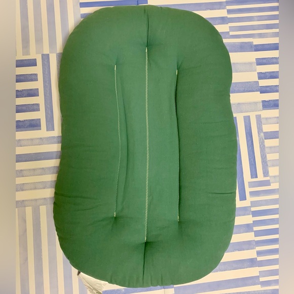 Snuggle Me Organic Infant Lounger + 2 covers - Picture 3 of 9